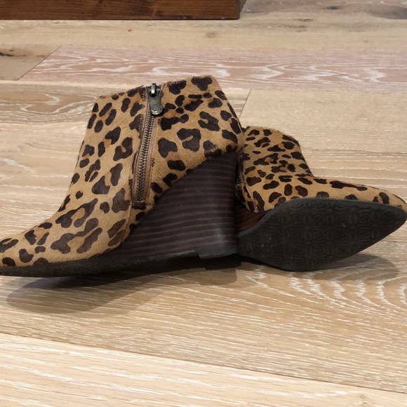 EUC ADRIENNE VITTADINI WEDGE BOOTIES - Picture 2 of 5